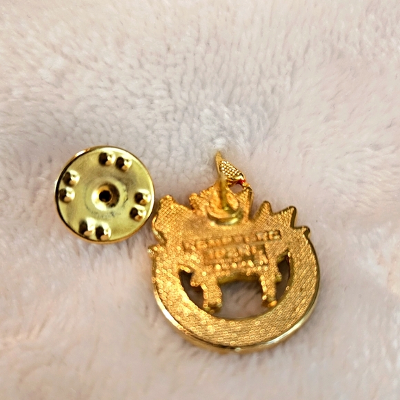 RCMP GRC 102 RL Royal Canadian Mounted Police Horse Badge Canada Lapel Pin Vtg. - Picture 5 of 7